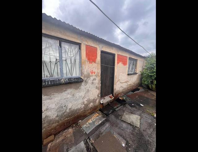 2 BEDROOM HOUSE FOR SALE IN PHOMOLONG